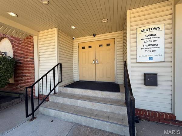 2428 N Grand Boulevard, St Louis, MO 63106
