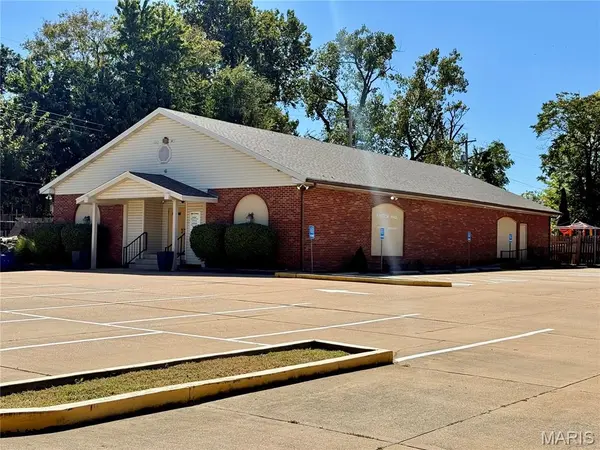 2428 N Grand Boulevard, St Louis, MO 63106