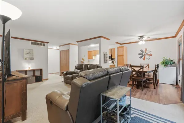 1381 Berry Ridge RD #404, Eagan, MN 55123