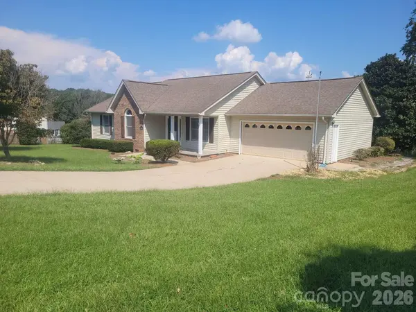 3842 Serenity DR, Hickory, NC 28602