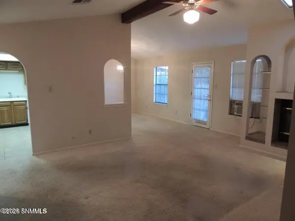 1061 Candeleras ST, Las Cruces, NM 88011