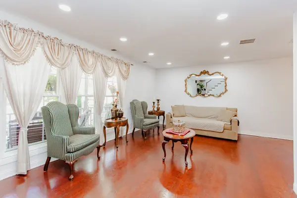 1803 N mitchell AVE, Arlington Heights, IL 60004