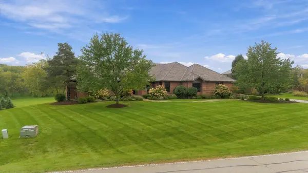 955 Livingston LN, Inverness, IL 60010