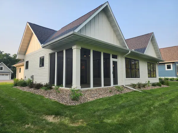 25375 Park LN, Excelsior, MN 55331