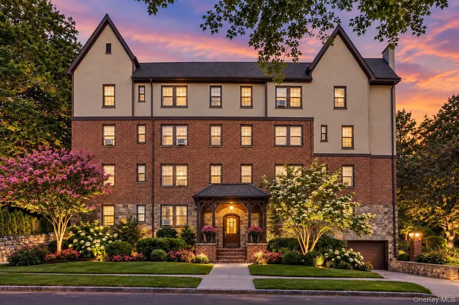10 Oakridge PL #5D, Eastchester, NY 10709