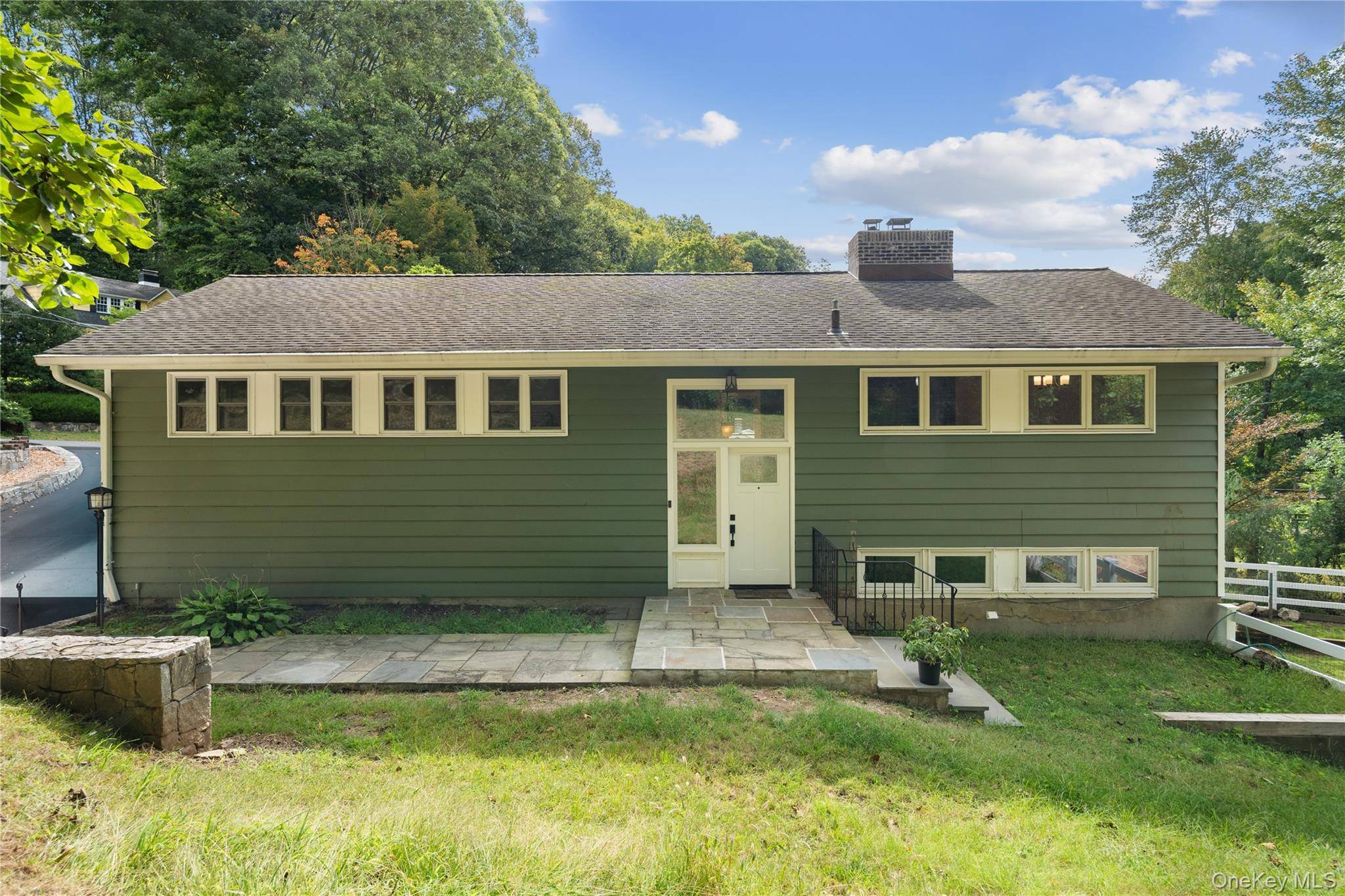 94 Todd LN, Briarcliff Manor, NY 10510