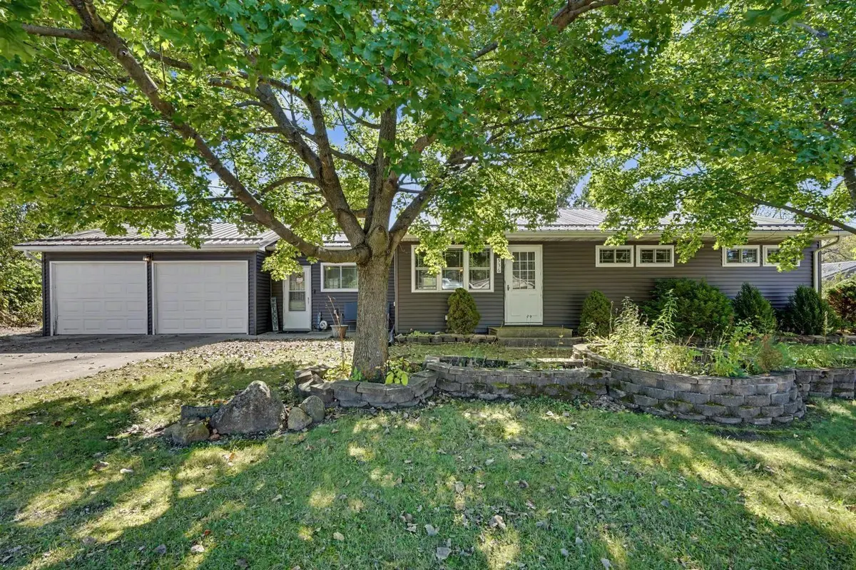 536 8th St SW, Oelwein, IA 50662