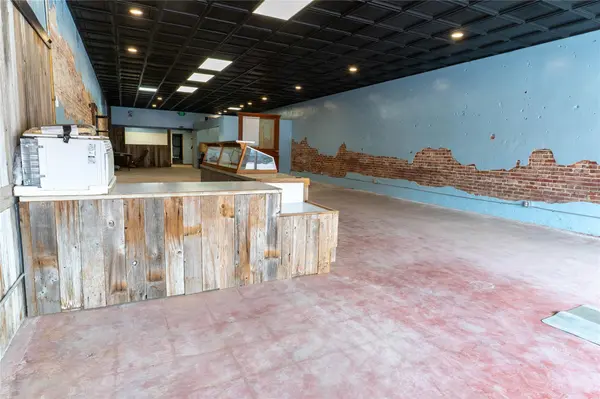 110 E Clark ST E, Bartlett, TX 76511