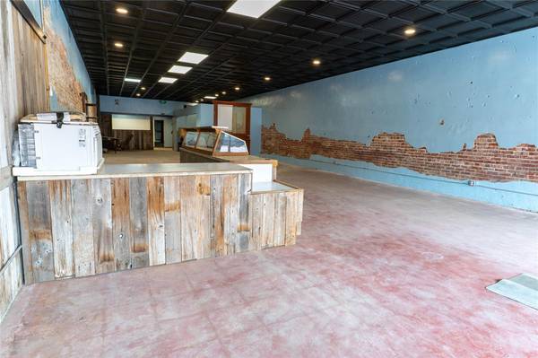 110 E Clark ST E, Bartlett, TX 76511