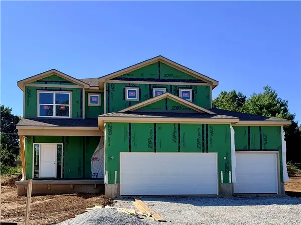 12202 Emerald ST, Olathe, KS 66061