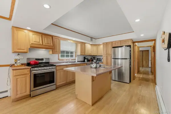 17 Chestnut LN, Milton, NY 12547