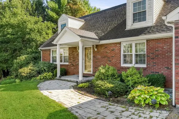 17 Chestnut LN, Milton, NY 12547