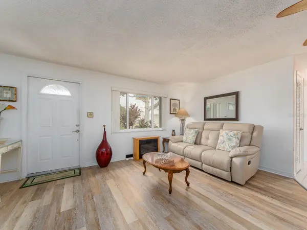 14104 89TH AVE, Seminole, FL 33776
