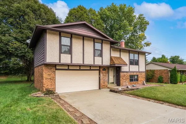 221 Blanc Lee DR, Belleville, IL 62226