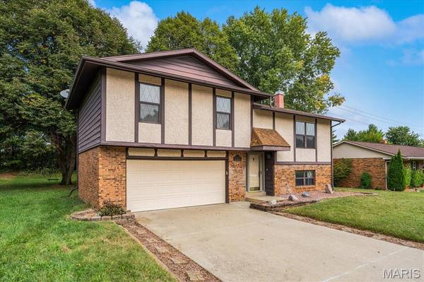 221 Blanc Lee DR, Belleville, IL 62226