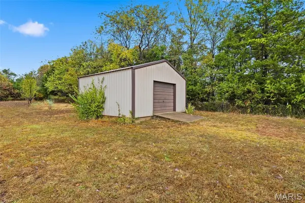 405 Chadrick DR, Desloge, MO 63601