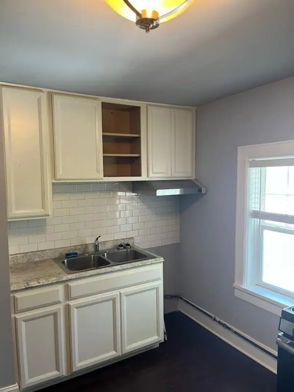 311 S Wheaton AVE #B, Wheaton, IL 60187