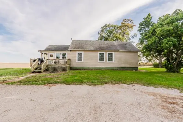 6528 Lilac RD, Clinton, IL 61727