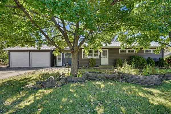 536 8th St SW, Oelwein, IA 50662