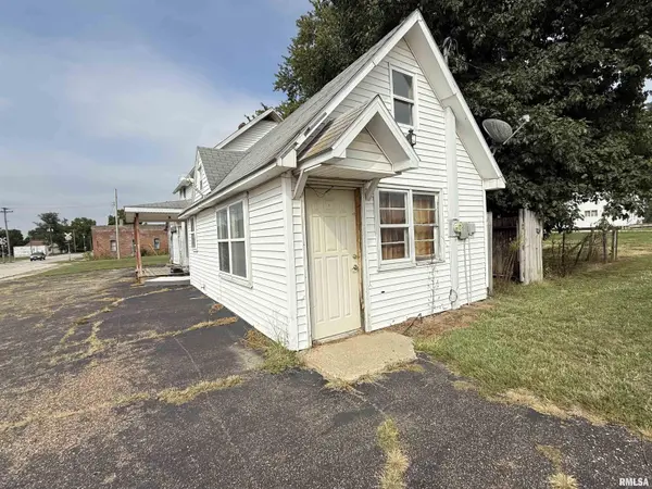 104 S MAIN ST, Smithfield, IL 61477
