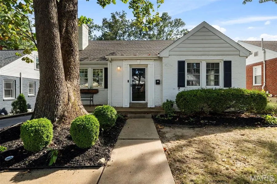 968 Nancy Carol LN, Glendale, MO 63122