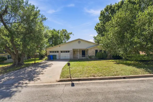 2105 Mildred DR, Taylor, TX 76574