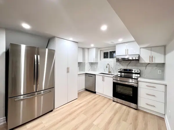 65 Dewlane DR W, Toronto C07, ON M2R 2P9