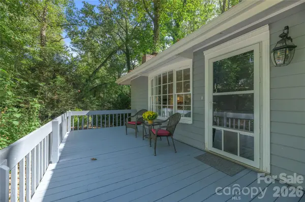 19 Springwood DR, Asheville, NC 28805