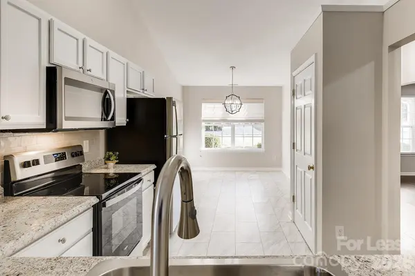 127 Golden Valley DR, Mooresville, NC 28115