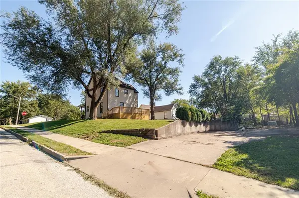 525 N 7th ST, Atchison, KS 66002