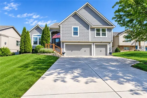 705 18th CIR, Greenwood, MO 64034