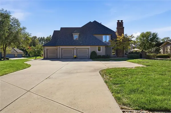 4329 SE Furlong DR, Lee's Summit, MO 64082