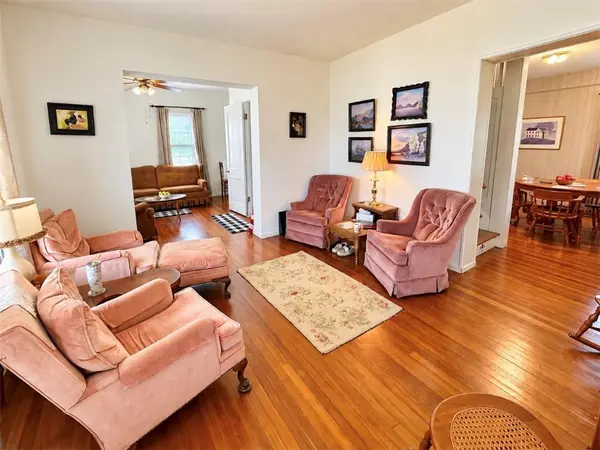 101 S 9th ST, Hopkins, MO 64461