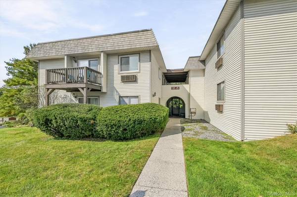 25 Village Park DR #2D, Fishkill, NY 12524