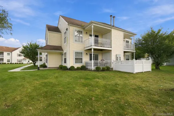 100 Fairview CIR, Middle Island, NY 11953