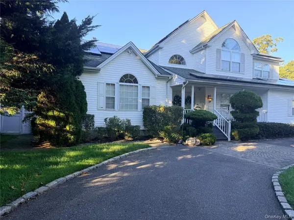 47 Stratler DR, Shirley, NY 11967