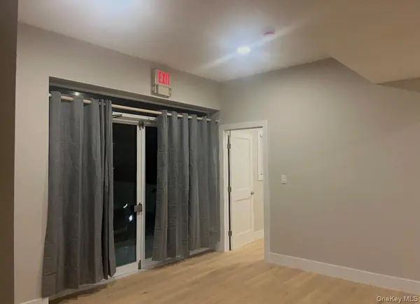 111 Roosevelt AVE #C, Mineola, NY 11501