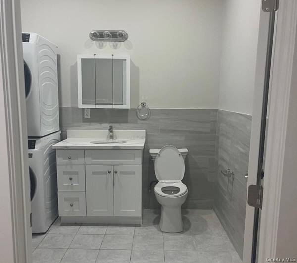 111 Roosevelt AVE #C, Mineola, NY 11501