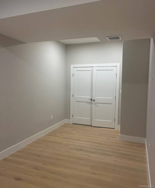 111 Roosevelt AVE #C, Mineola, NY 11501