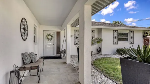 6717 ROXBURY DR, Sarasota, FL 34231