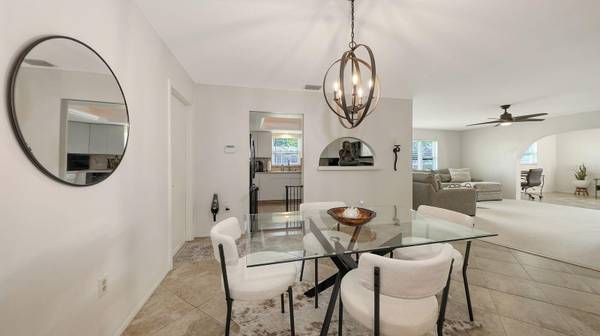 6717 ROXBURY DR, Sarasota, FL 34231