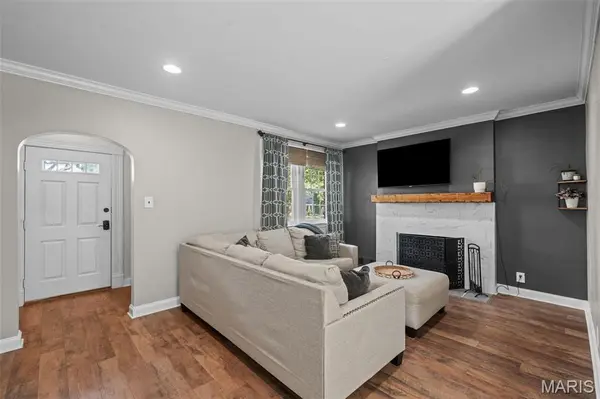 968 Nancy Carol LN, Glendale, MO 63122