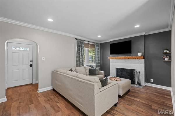 968 Nancy Carol LN, Glendale, MO 63122
