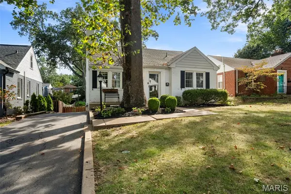 968 Nancy Carol LN, Glendale, MO 63122