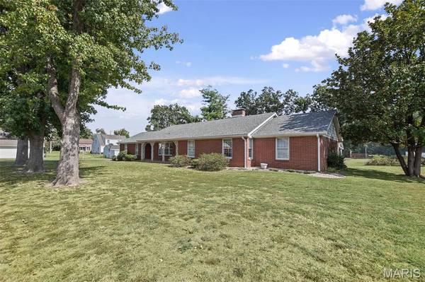 728 S Moore ST, Nashville, IL 62263