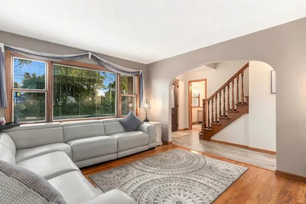 917 McCarthy RD, Lemont, IL 60439