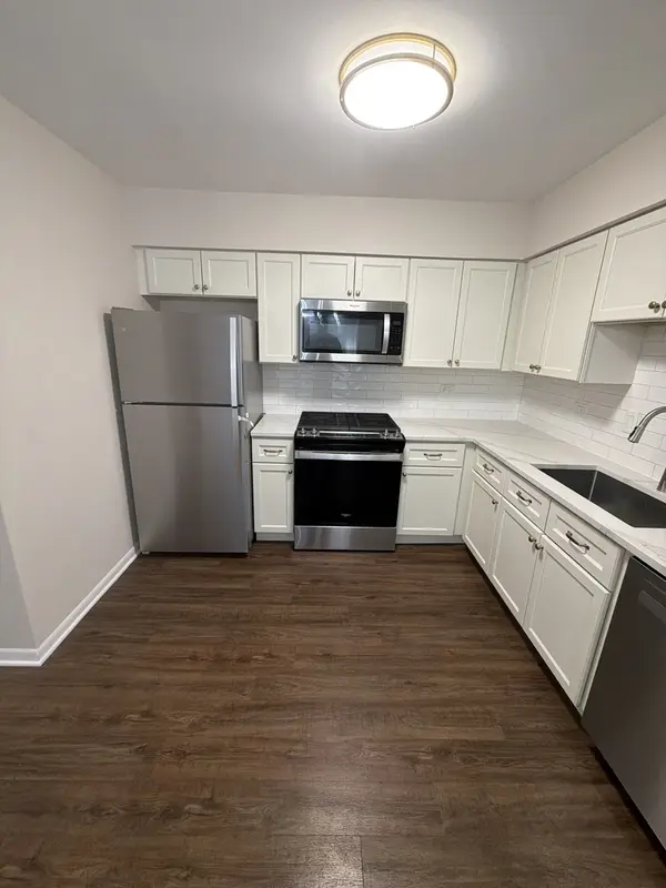 516 S La Grange RD #1, La Grange, IL 60525