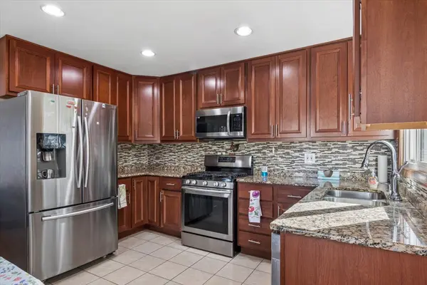 7031 W Crain ST, Niles, IL 60714