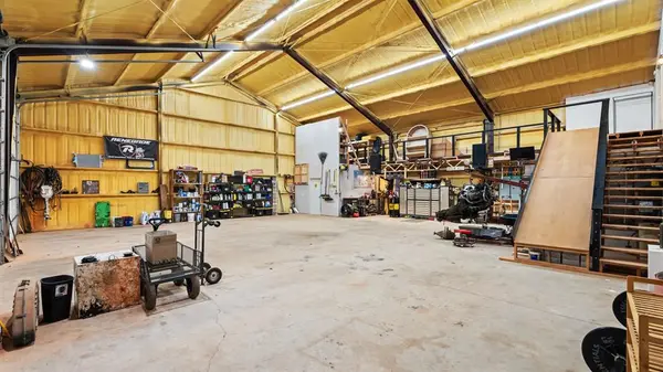 14101 Iron RD, Mcloud, OK 74851