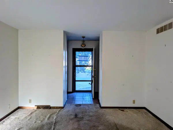 758 Moundview Ave, Salina, KS 67401